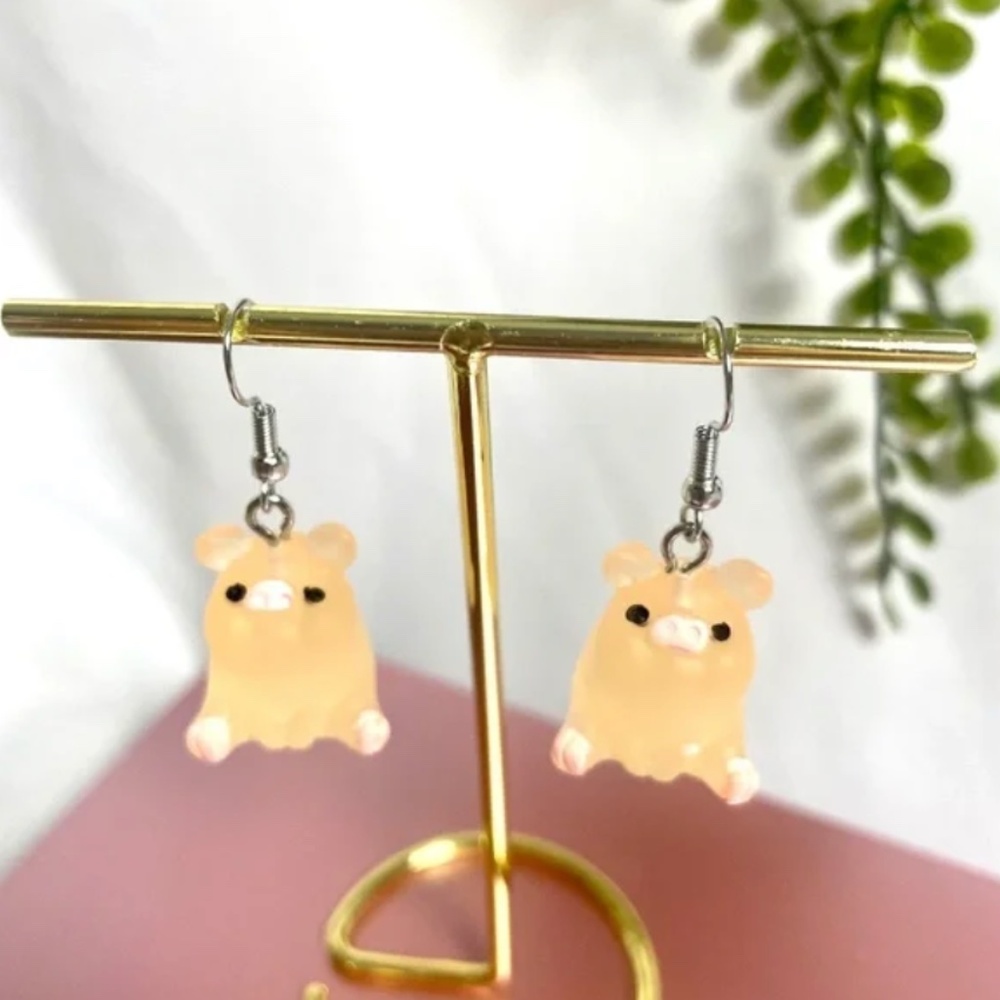 ❤️ FREE Pig Cute Funny Animal Farm Drop Pop Art Artsy Oink Girly Chic Earrings
